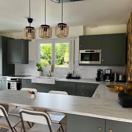 Belle Maison Proche Centre Et Hébergement de vacances *